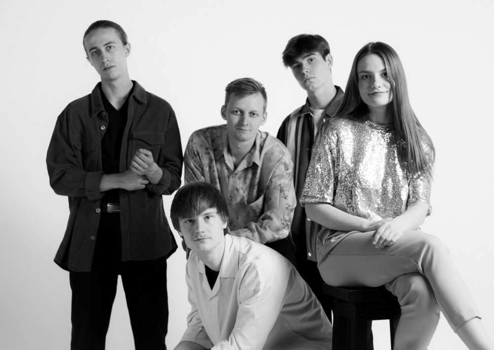 Analoog stuudios Ansambel Analoog stuudios poseerimas